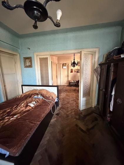 Apartament cu 4 camere decomandat în P-ța Unirii