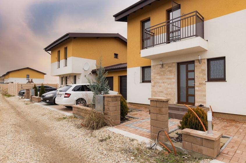 Casă individuală cu 3 camere cu Garaj în Răcari