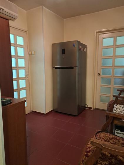 Apartament cu 3 camere semidecomandat în Micro 19