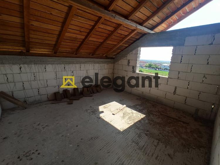 Casă individuală cu 5 camere cu Teren 400 Mp în Periferie