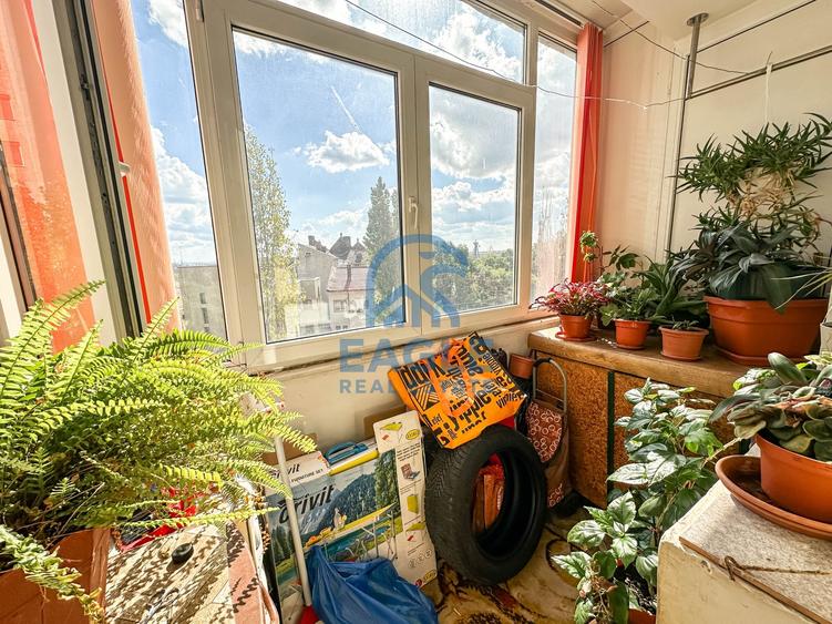 Apartament cu 3 camere semidecomandat în Central