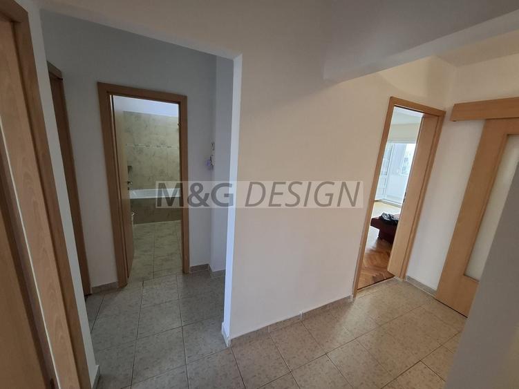 Apartament cu 3 camere decomandat, mobilat în Aradului