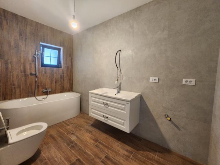 Casă individuală cu 4 camere cu Canalizare în Miroslava