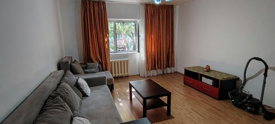 Apartament cu 3 camere decomandat în Sebastian
