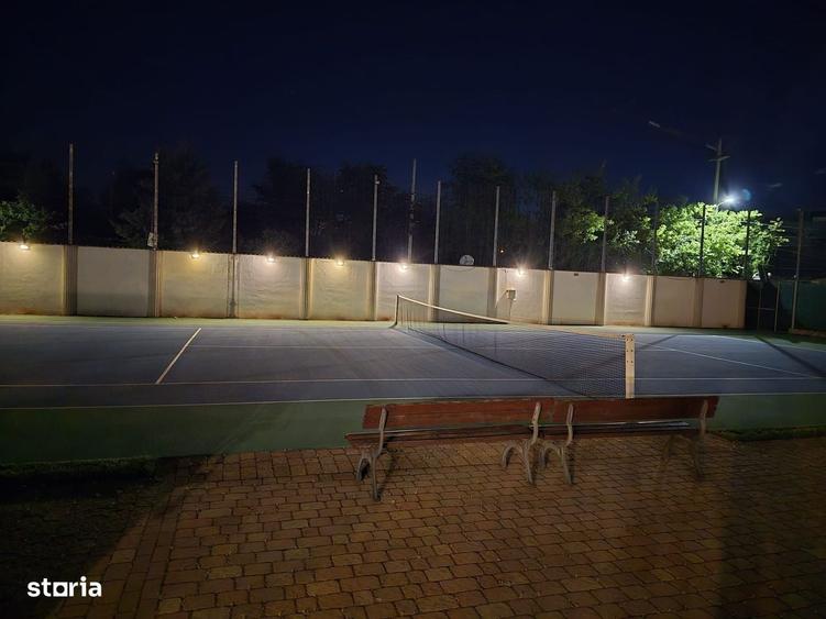 Casă cu 4 camere cu Teren 3000 Mp în Central