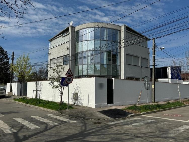Spațiu comercial, de 180 mp, în Străulești