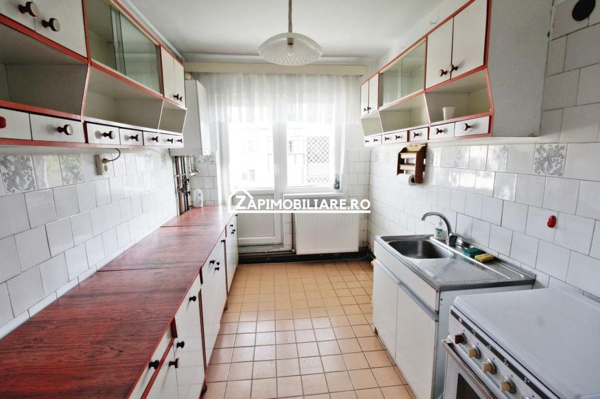 Apartament cu 4 camere decomandat, mobilat în Dâmbu Pietros