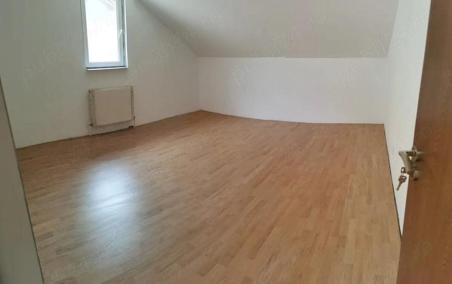 Casă cu 4 camere cu Teren 500 Mp în Central