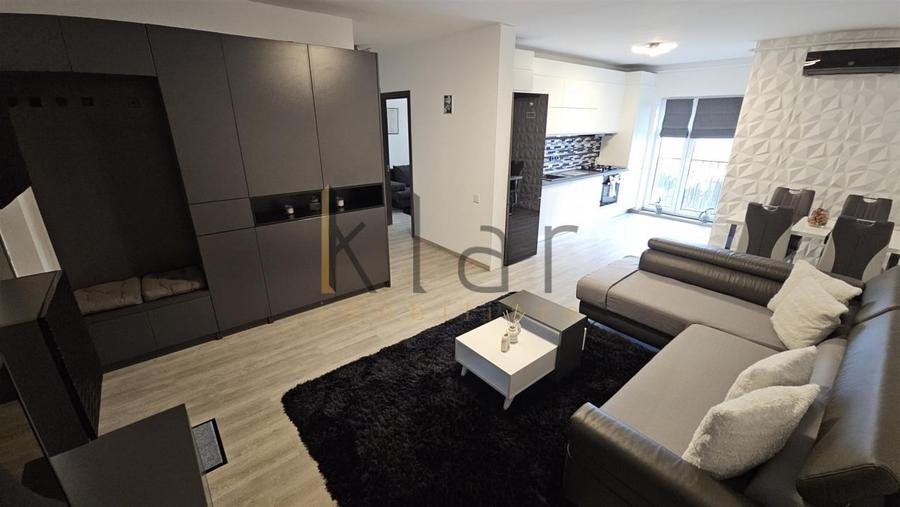 Apartament cu 3 camere semidecomandat, mobilat în Bună Ziua