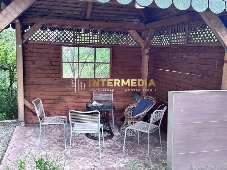 Casă individuală cu 4 camere cu Canalizare în Cetate