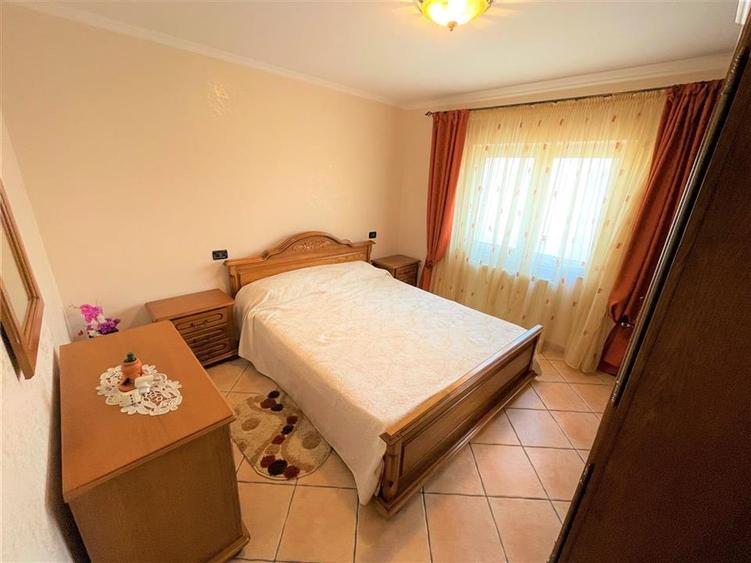 Apartament cu 4 camere decomandat, mobilat în Ultracentral