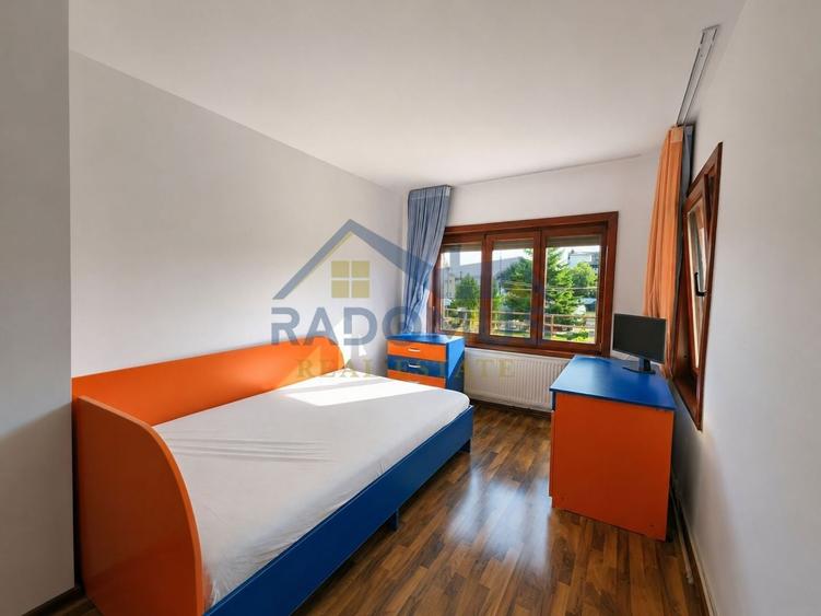 Casă individuală cu 8 camere cu Canalizare în Albert