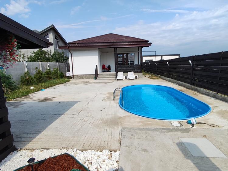 Casă cu 3 camere cu Piscina în Săbăreni