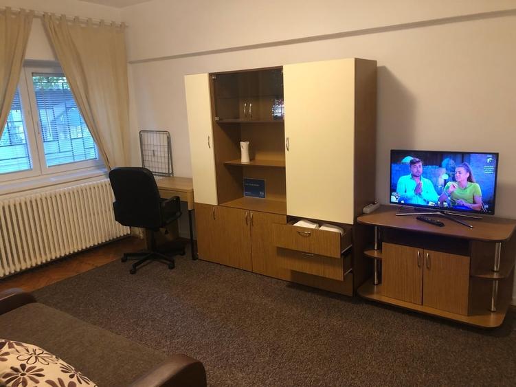 Garsonieră decomandată în Universitate