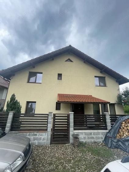 Casă cu 4 camere cu Teren 977 Mp în Urișor