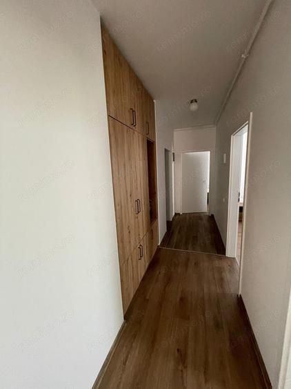 Apartament cu 3 camere semidecomandat în Lipovei