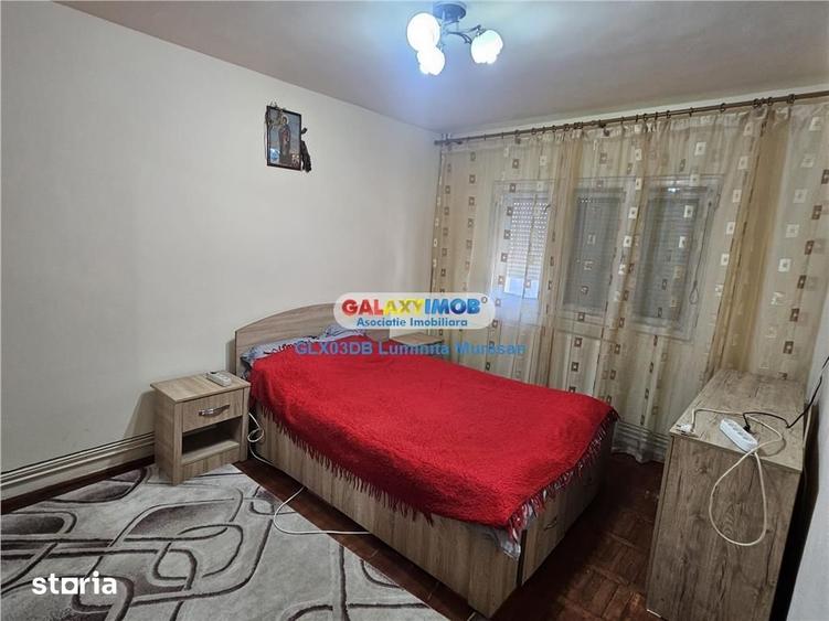 Apartament cu 2 camere decomandat, mobilat în Micro 4