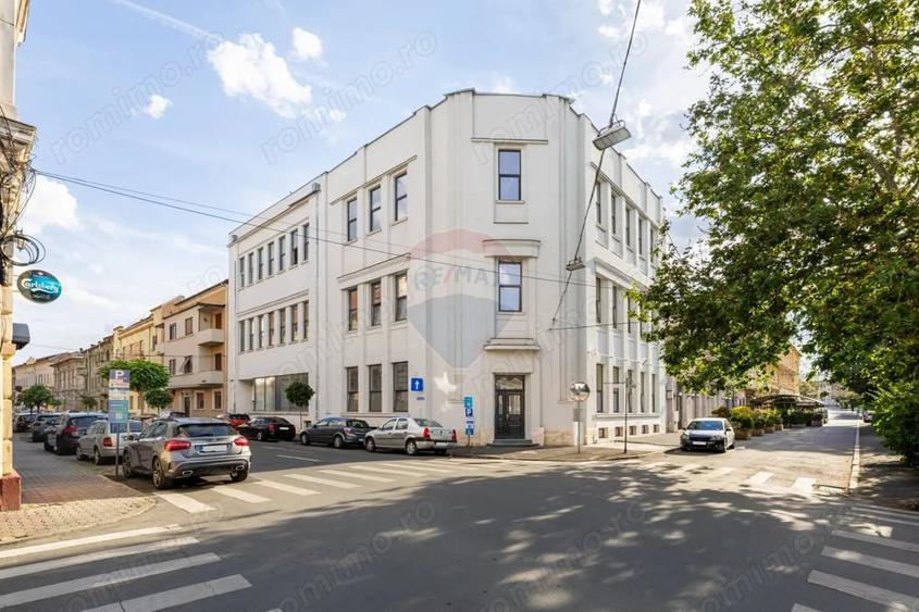 Apartament cu 4 camere decomandat în Ultracentral