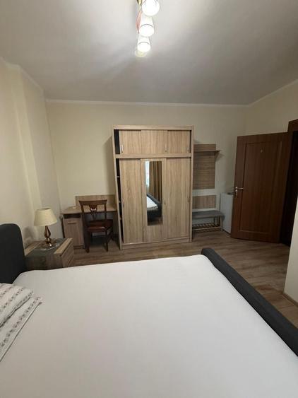 Casă cu 8 camere cu Canalizare în Faleza Nord