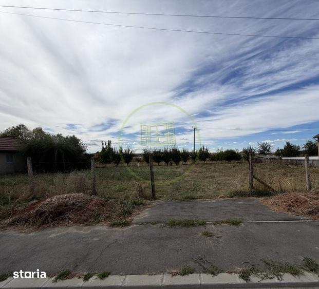 Teren de 800 mp, în Cernele