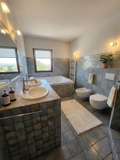 Casă cu 5 camere cu Piscina în Săcălaz