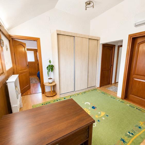 Casă cu 8 camere cu Teren 225 Mp în Ghiroda