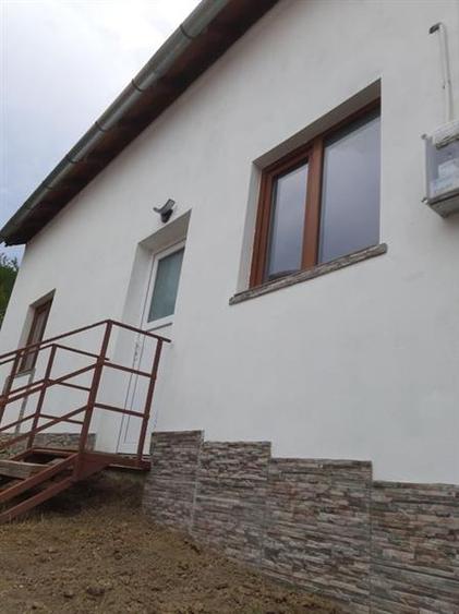 Casă individuală cu 4 camere cu Canalizare în Cernatu