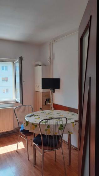 Apartament cu 2 camere decomandat, mobilat în Județean