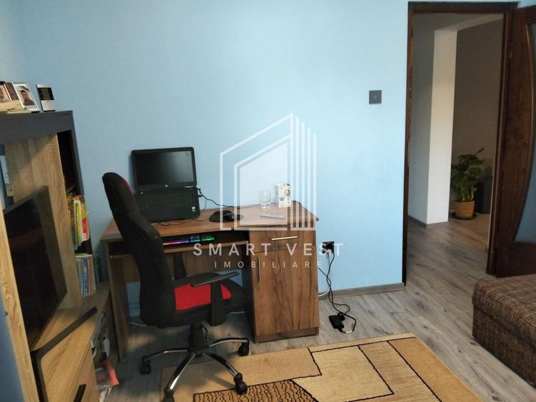 Apartament cu 3 camere semidecomandat, mobilat în Careiului