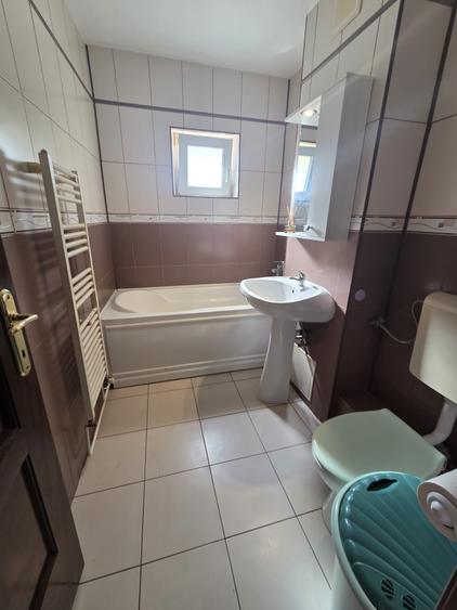 Apartament cu 3 camere decomandat în Zorilor