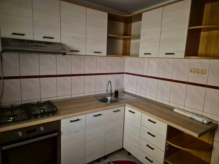 Apartament cu 3 camere decomandat în Șcheia