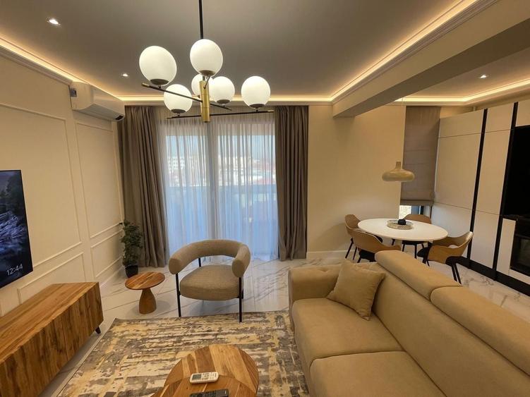Apartament cu 3 camere, mobilat în Băneasa