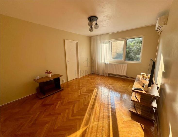 Apartament cu 2 camere semidecomandat, mobilat în Dacia