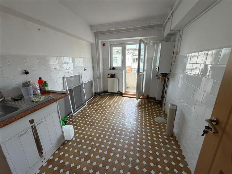 Apartament cu 4 camere decomandat în Ultracentral