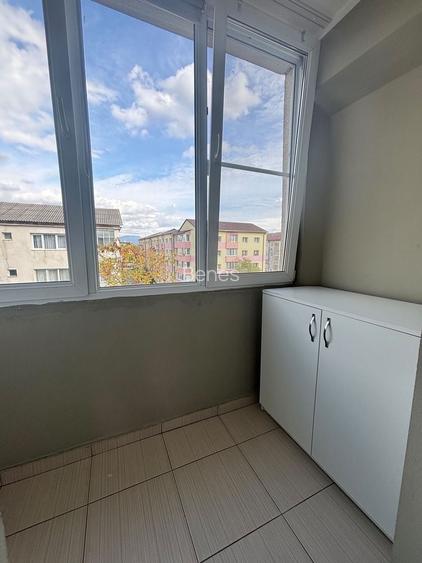 Apartament 2 camere semidecomandat in zona Lama,