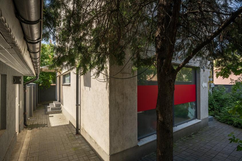 Apartament cu 3 camere decomandat în Drumul Sării