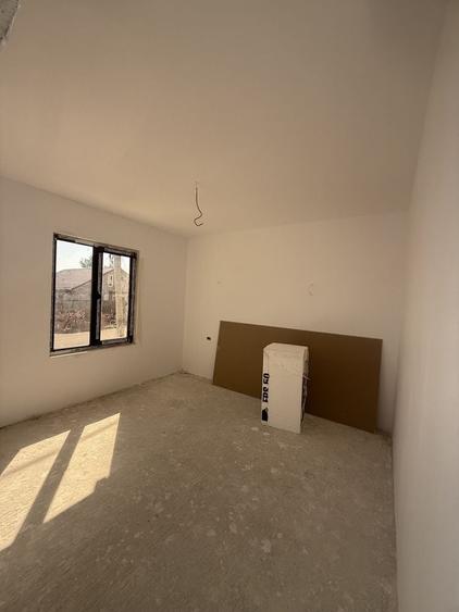 Casă cu 3 camere în Lumina