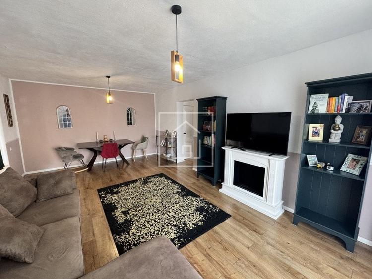 Duplex cu 4 camere cu Canalizare în Roșia