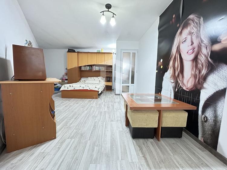 Duplex cu 6 camere cu Canalizare în Central