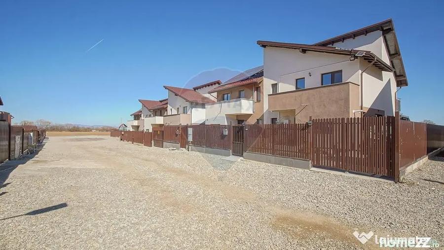 Casă cu 4 camere cu Teren 220 Mp în Baciu