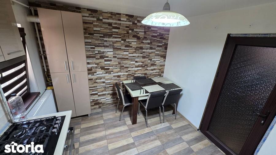Apartament cu 3 camere decomandat în Mircea-Vodă