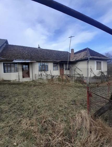 Casă cu 4 camere cu Teren 1922 Mp în Monor
