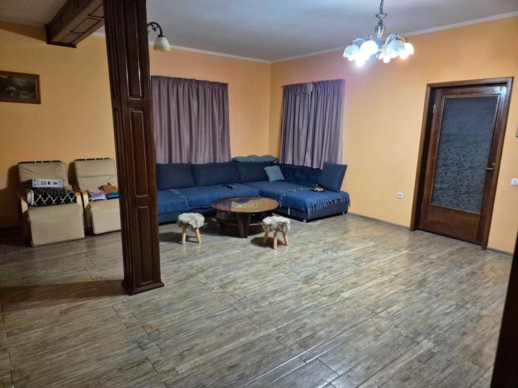 Casă cu 4 camere în Central