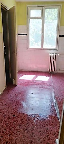 Apartament cu 3 camere semidecomandat în Berceni