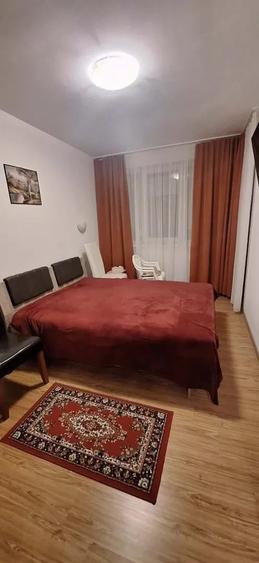 Apartament cu 3 camere decomandat în Astra