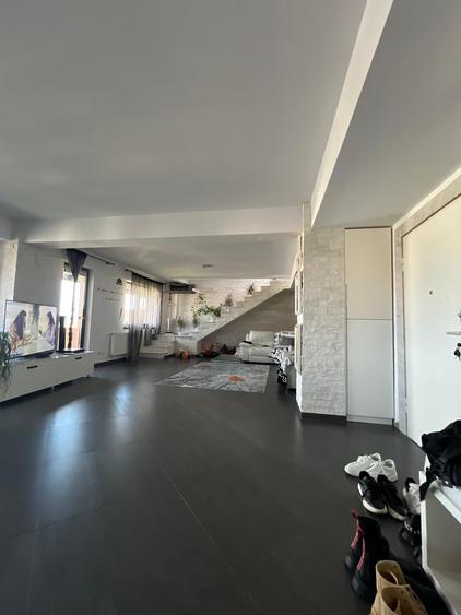 Apartament cu 3 camere decomandat, mobilat în Cug