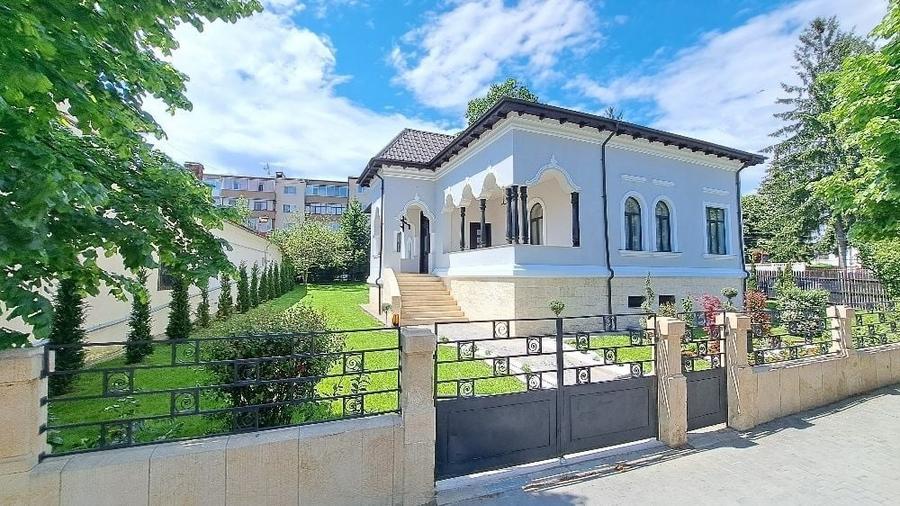 Casă individuală cu 5 camere cu Canalizare în Central