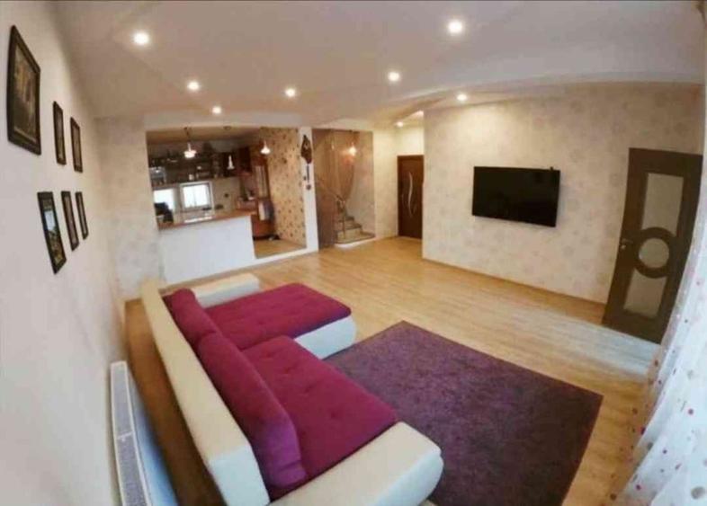 Casă individuală cu 5 camere cu Canalizare în Central