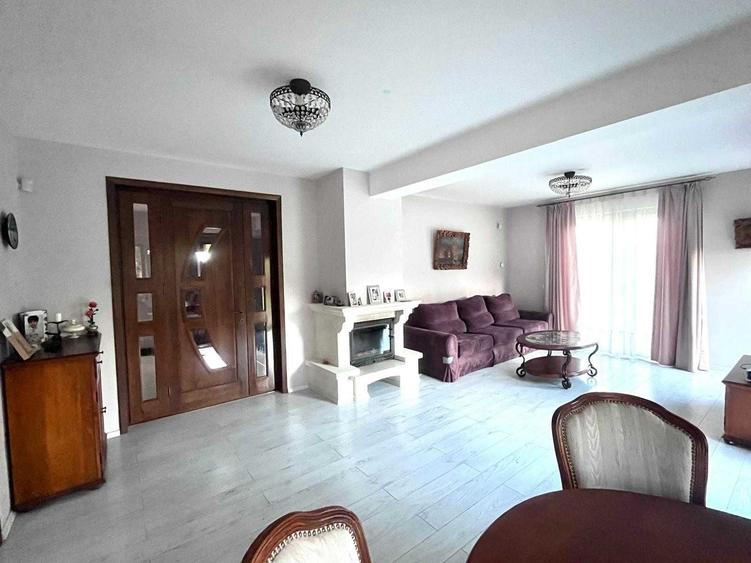 Casă cu 4 camere în Bucium