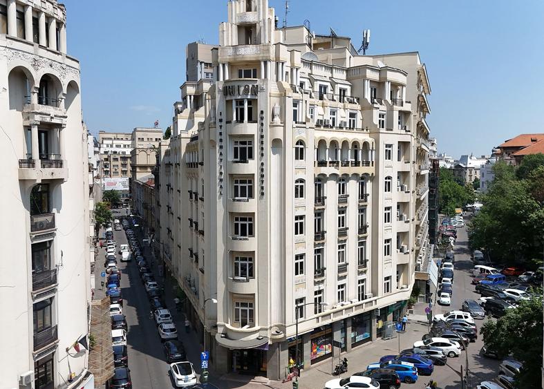 Birou, de 8,800 mp, în Universitate